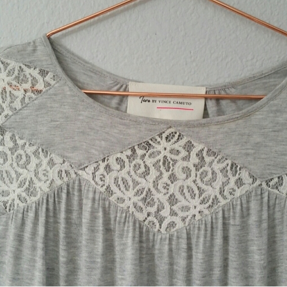 Two by Vince Camuto grey top size xs - Picture 3 of 4